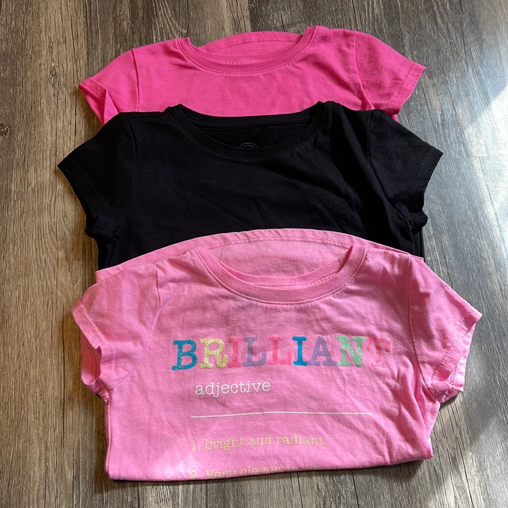 BUNDLE OF 3 GIRLS T-SHIRTS. SIZE 4/5